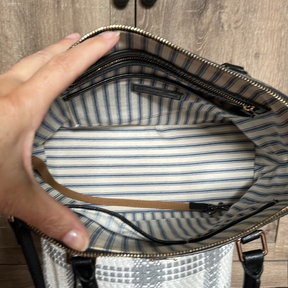 Dooney & Bourke black satchel purse - Picture 2 of 4